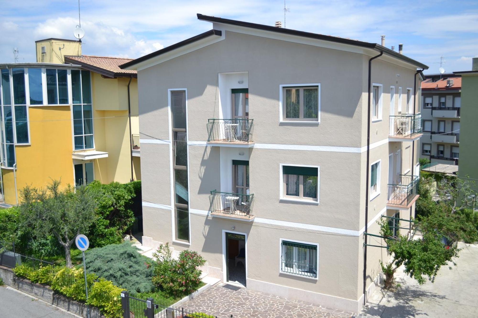 Le Bouganville Apartment Desenzano del Garda Luaran gambar