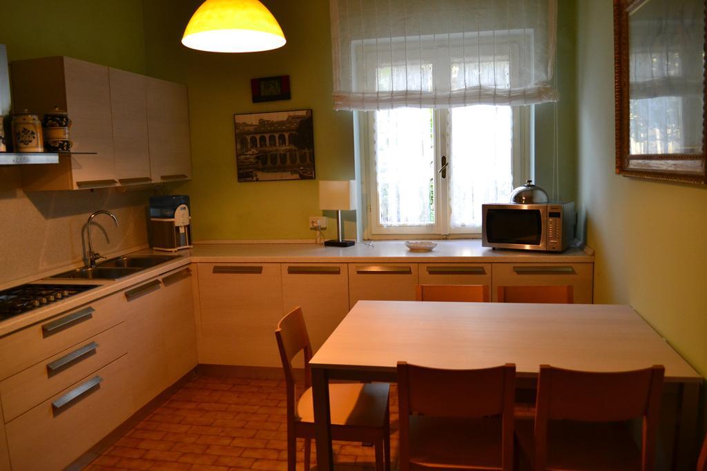 Le Bouganville Apartment Desenzano del Garda Bilik gambar