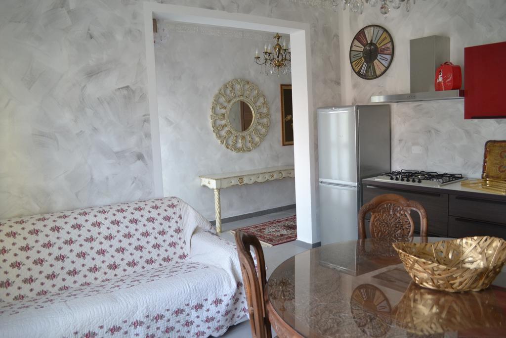 Le Bouganville Apartment Desenzano del Garda Luaran gambar