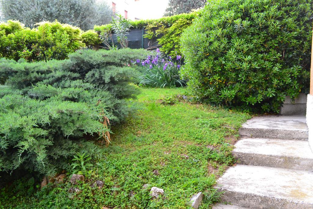 Le Bouganville Apartment Desenzano del Garda Luaran gambar