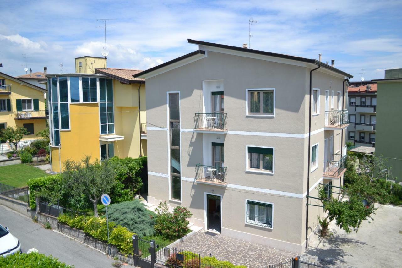 Le Bouganville Apartment Desenzano del Garda Luaran gambar